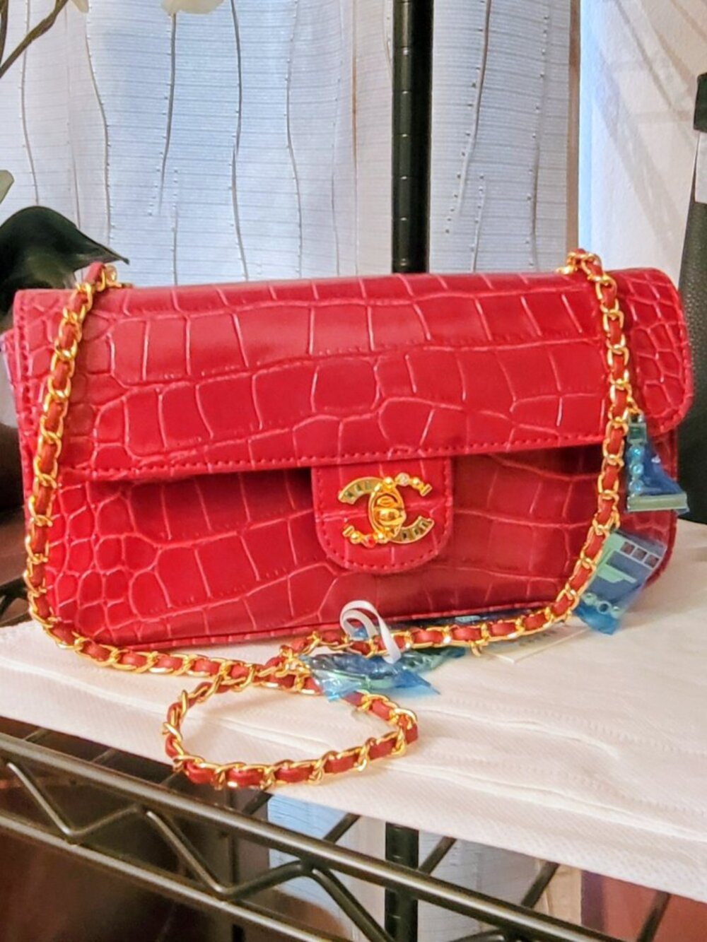 **Red croc chic crossbody fashion bag! NO BRAND. New, never used.